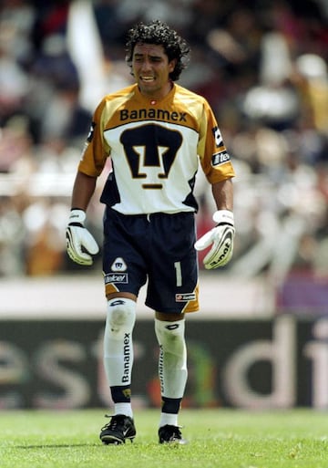 Arquero del equipo de 1995 a 2004, con muy pocos minutos en su estancia en con Pumas, fue conocido como el eterno suplente del arco azul y oro, en 12 años de carrera solo jugó 53 partidos.