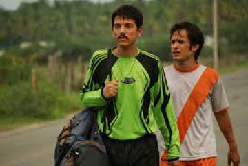 Con Diego Luna y Gael García como protagonistas se cuenta la historia de dos hermanos que tienen el mismo sueño que miles, jugar profesionalmente y aunque lo logran el final no es el ellos esperaban