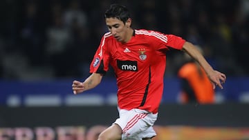 BERLIN - OCTOBER 23: Angel Di Maria of Benfica in action during the UEFA Cup match between Hertha BSC Berlin and Benfica Lisbon of group B at the Olympic stadium on October 23, 2008 in Berlin, Germany. (Photo by Andreas Rentz/Bongarts/Getty Images)