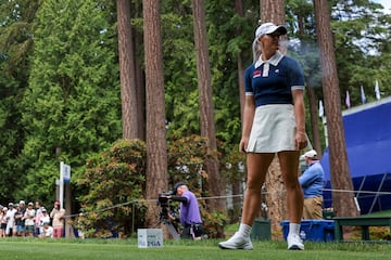 SAMMAMISH, WASHINGTON - JUNE 22: Charley Hull of England blows smoke while smoking a vape at the the 14th hole tee box during the third round of the KPMG Women's PGA Championship at Sahalee Country Club on June 22, 2024 in Sammamish, Washington.   Steph Chambers/Getty Images/AFP (Photo by Steph Chambers / GETTY IMAGES NORTH AMERICA / Getty Images via AFP)