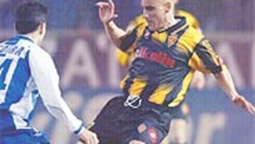 <B>SALVADOR</b>. Movilla jugará hoy en La Romareda con la manija de su Zaragoza.