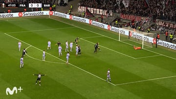 Si te hacen un gol as¨ª, no te queda m¨¢s que aplaudir: la volea que da esperanzas al Eintracht