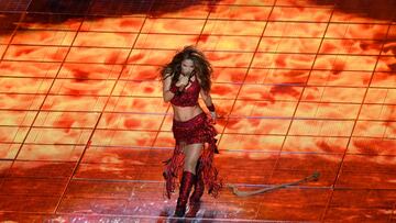 At the end of the first half between Argentina and Colombia, Shakira took to the stage at Hard Rock Stadium in Miami.