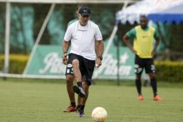 18 jugadores están concentrados para el duelo del martes ante los paraguayos.