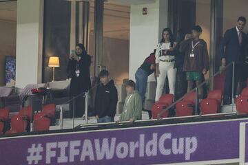 Georgina Rodr¨ªguez ha sufrido en el palco del Al Thumama Stadium como una aficionada lusa m¨¢s durante el encuentro entre la selecci¨®n portuguesa y la marroqu¨ª.