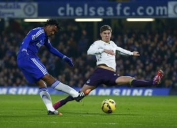 El volante colombiano se devoró cada metro de la cancha del Stamford Bridge. 