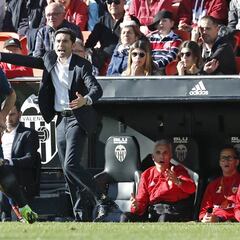 El gol en el 93' de Piccini no evita el enfado de Mestalla