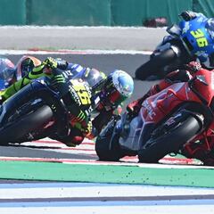 Bagnaia revienta el crono y luego se cae sin consecuencias