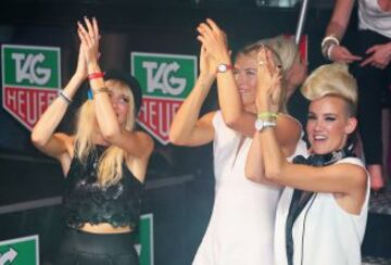 Maria Sharapova con Miriam Nervo y Olivia Nervo de NERVO en la fiesta TAG Heuer en Ms Collins en Melbourne, Australia.