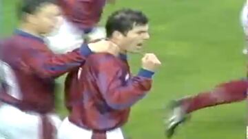 La antológica volea de 40 metros de Zidane que enmudeció a toda Sevilla