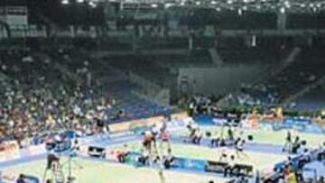 <b>CASI LLENO. </b>Los madrileños copan las gradas del Palacio.