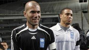 <b>CONTRA LA POBREZA.</b> El partido benéfico ha servido para volver a ver a Zidane jugando al fútbol.