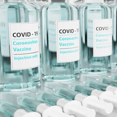 Así trabajan los laboratorios en una vacuna contra la variante Ómicron: Pfizer, Moderna, AstraZeneca...