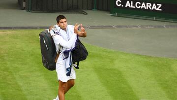 Tennis - Wimbledon - All England Lawn Tennis and Croquet Club, London, Britain - July 3, 2022 Spain's Carlos Alcaraz applauds fans after losing his fourth round match against Italy's Jannik Sinner REUTERS/Hannah Mckay