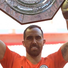 Claudio Bravo iguala títulos de Sánchez y se acerca a Vidal