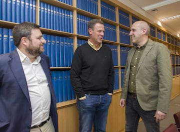 Pablo Malo de Molina, director de comunicación de la ACB, Juan Ramón Marrero, director ejecutivo del Herbalife Gran Canaria, y Héctor Martínez, subdirector de As.