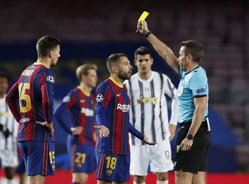 Tarjeta amarilla para Jordi Alba.