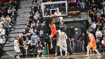 VILLEURBANNE, FRANCE - JANUARY 13: Kyle Alexander, #21 of Valencia Basketin action during the 2022-23 Turkish Airlines EuroLeague Regular Season Round 19 game between LDLC Asvel Villeurbanne and Valencia Basket at The Astroballe on January 13, 2023 in Villeurbanne, France. (Photo by Cyril Lestage/Euroleague Basketball via Getty Images)