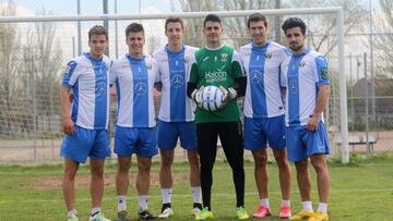 De izquierda a derecha: Galarreta, Bustinza, Guillermo, Serantes, Albizua y Eizmendi se enfrentarán a su exequipo