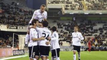 El Valencia se lleva por pegada un partido de pasacalles