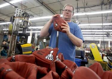 Super Bowl: cosiendo 'pigskins'