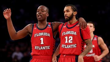 NEW YORK, NEW YORK - MARCH 25: Johnell Davis #1 and Jalen Gaffney #12 of the Florida Atlantic Owls react against the Kansas State Wildcats during the second half in the Elite Eight round game of the NCAA Men's Basketball Tournament at Madison Square Garden on March 25, 2023 in New York City.   Elsa/Getty Images/AFP (Photo by ELSA / GETTY IMAGES NORTH AMERICA / Getty Images via AFP)