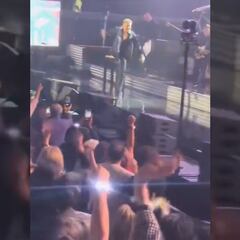 Vídeo: Luis Miguel sufre caída en su concierto en la Arena Ciudad de México