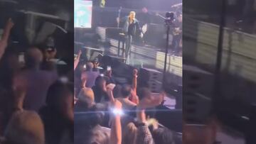 Vídeo: Luis Miguel sufre caída en su concierto en la Arena Ciudad de México