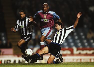 El defensa central nacido en Gijón fue el primer español en vestir la camiseta de 'Las Urracas'. Llegó en la temporada 1999/00 procedente del Mallorca a cambio de 6,70 millones de euros. Fue pieza clave en el Mallorca de Héctor Cúper. Tras 3 temporadas que estuvo en el club inglés, en las que asumió un rol secundario, que estuvo en el club inglés se marchó al Club Polideportivo Ejido. 
