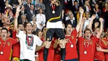 <b>EL PREMIO. </b>España no pierde desde noviembre de 2006. En la foto, tras ganar la Eurocopa en Viena.