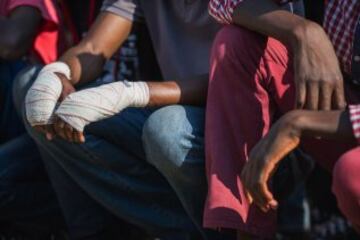 Estos combates tradicionales se conocen como  'Musangwe'. Este tipo de lucha se ha practicado desde hace más de un siglo en un campo abierto justo después de Navidad, cuando toda la tribu esta de vacaciones en la zona rural del norte de Sudáfrica. Hay tres niveles de combatientes. Los muchachos, llamados 'mambibi', anima a jugar lucha por sus padres. Luego están los combatientes adolescentes, el 'Rovhasize'. Pero son a los luchadores de alto nivel a los que todo el mundo viene a ver. No están permitidos los guantes y las peleas se terminan cuando uno de los 2 boxeadores cae.