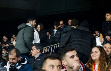 Aficionados del Valencia que se desplazaron a Mestalla abandonan el estadio en el minuto 30 de partido despus de ver cmo el Barcelona le haca cuatro goles.