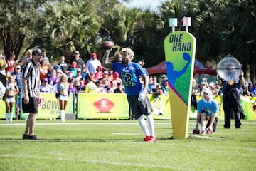 Otro concurso dedicado a los receptores de la NFL donde tiene que enfrentar distintos escenarios como atrapadas a una mano o en la línea de banda.