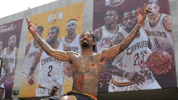 Fiestón de los Cavs: JR Smith gastó 23.000$ en champán