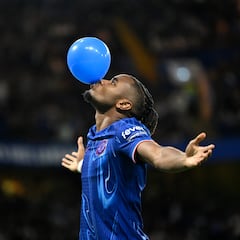 Christopher Nkunku marca el primer gol del Chelsea en la era Maresca