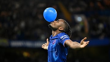 Soccer Football - Europa Conference League - Play Offs - Chelsea v Servette - Stamford Bridge, London, Britain - August 22, 2024 Chelsea's Christopher Nkunku celebrates scoring their first goal with a balloon REUTERS/Tony O Brien