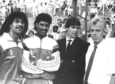 Durante su amplia carrera, pasó tanto por las canteras de Ajax como de Feyenoord, aunque luego dirigió una temporada al primer equipo ajaccied y tres al equipo de Rotterdam, destaca también su experiencia como seleccionadorde su país (entre 1985 y 1986, y en 1990) y también de Arabia Saudí, Polonia y Trinidad y Tobago.