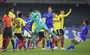 La Selección Colombia, ya clasificada para el Mundial Sub 20, empató 0-0 ante Brasil por la cuarta fecha del hexagonal final del Sudamericano. Gustavo Puerta falló penal y Jhojan Torres fue expulsado.