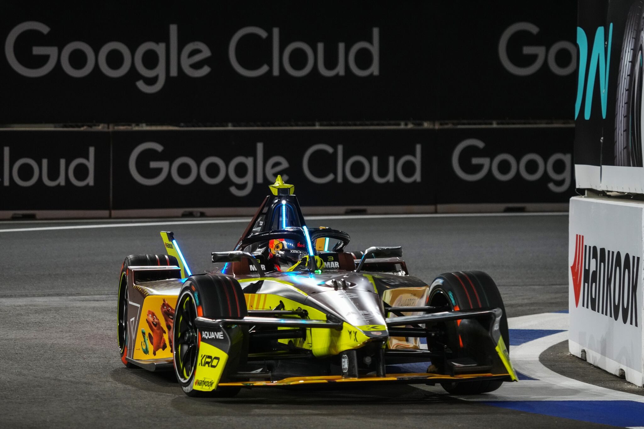 Pepe Martí, con el Cupra Kiro en Yeda.