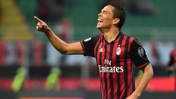 El Milán entra en zona europea con un doblete de Bacca