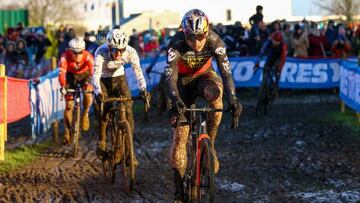 El ciclista belga Wout Van Aert, durante la prueba de la Copa del Mundo de Ciclocross de Dublín.