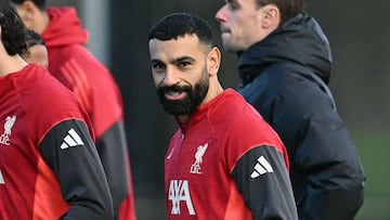 Thierry Henry se sumó a las críticas alrededor de la novela entre Mohamed Salah y el Liverpool. Destacó que los problemas se resuelven internamente.