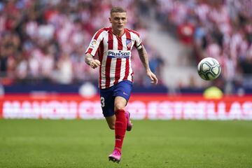 En los últimos días se ha publicado que el Aston Villa pretende a Trippier. El inglés es, en teoría, el lateral titular. Dependiendo de las ofertas, saldrá uno u otro.
