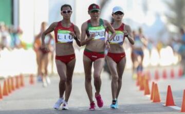 Lupita González ya luce su medalla de plata en el cuello