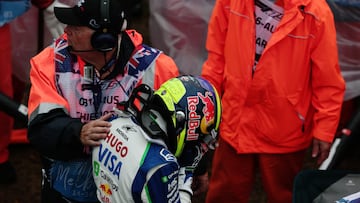 Isack Hadjar se lamenta tras su accidente con el Racing Bulls en Australia.