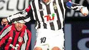 MÁGICO. Del Piero hizo un partidazo y marcó uno de los goles.