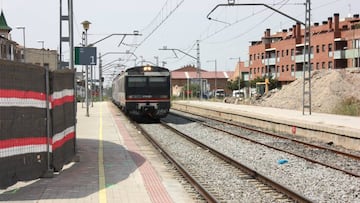 Un tren arribant a l&#039;estaci&oacute; de Mollerussa. Imatge del 9 de setembre de 2016. (Horitzontal)
 