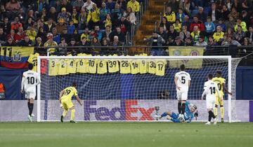 1-1. Santi Cazorla marc¨® de penalti el gol del empate.