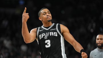 Barnes and Fox stepped up for San Antonio against Memphis at the Frost Bank Center.