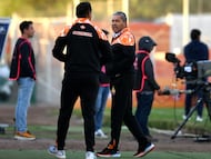 Futbol, Coquimbo Unido vs Deportes Concepcion
Fecha 3, Copa de la Liga 2026.
El entrenador de Deportes Cobresal Gustavo Huerta es fotografiado durante un partido copa de la liga disputado en el estadio El Cobre en El Salvador, Chile.
30/03/2026
Alejandro Pizarro Ubilla/Photosport
Football, Coquimbo Unido vs Deportes Concepcion
3rd date, League Cup 2026.
Deportes Cobresal coach Gustavo Huerta is photographed during a league cup match played at the El Cobre stadium in El Salvador, Chile
30/03/2026
Alejandro Pizarro Ubilla/Photosport